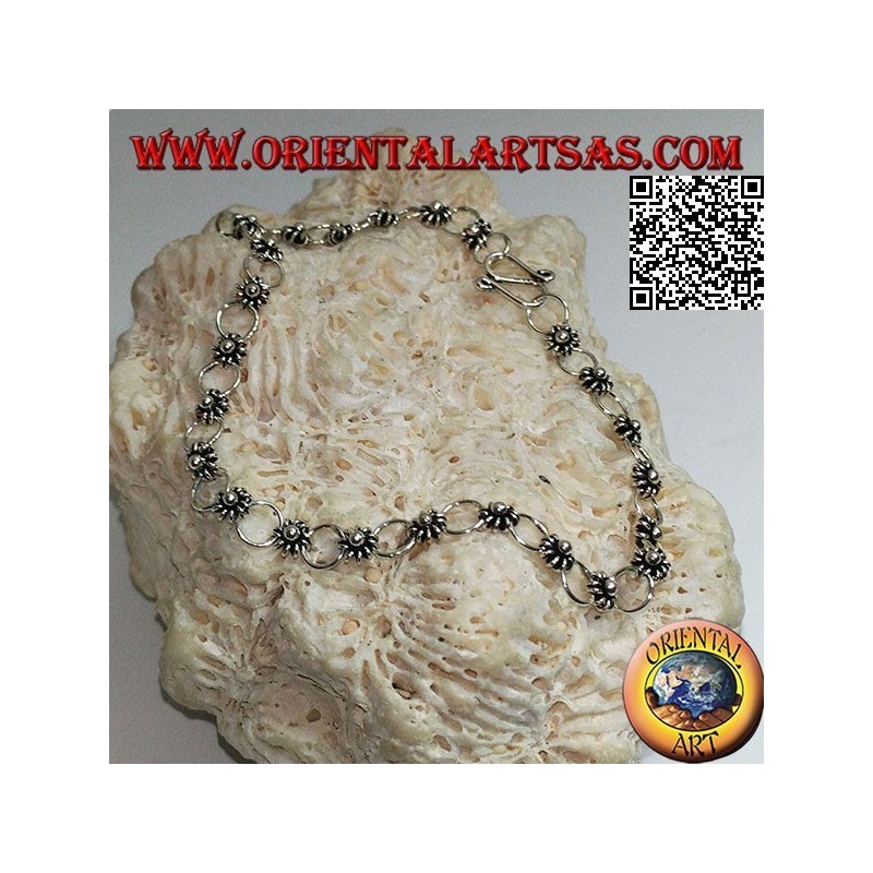 Weiches Silberarmband mit Blumen und Stirnbändern