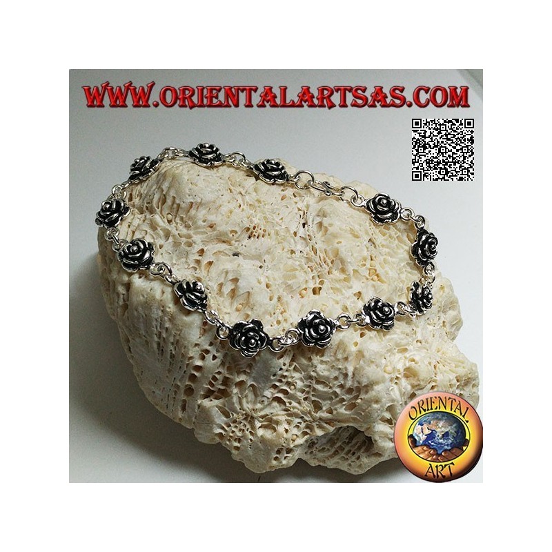 Pulsera de cadena de plata suave con fila de rosas con placa debajo