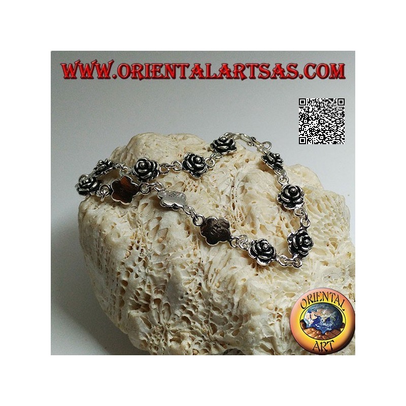 Bracelet chaîne en argent doux avec rangée de roses avec plaque en dessous