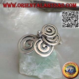 Anillo de plata con 4 espirales giratorias en crecimiento.