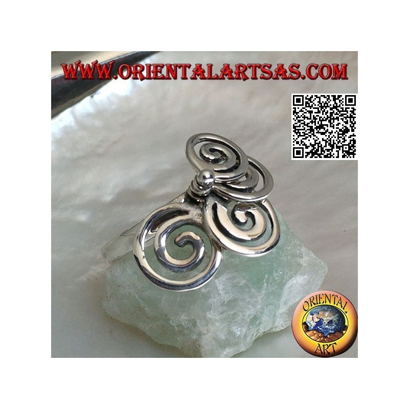 Anillo de plata con 4 espirales giratorias en crecimiento.