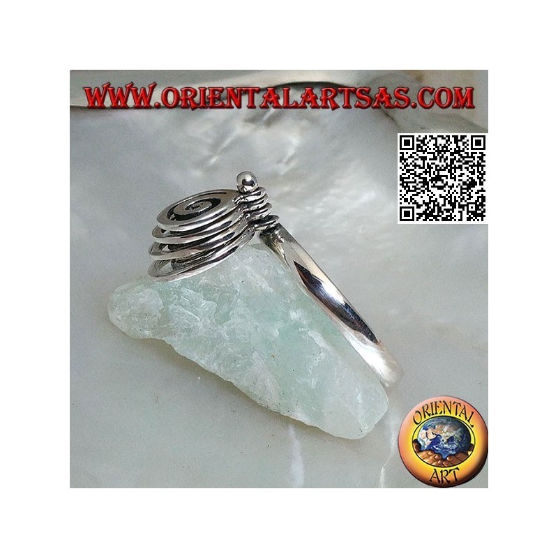 Anillo de plata con 4 espirales giratorias en crecimiento.