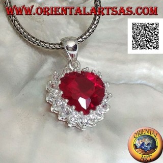 Pendentif en argent avec zircon rubis en forme de cœur entouré de zircons blancs