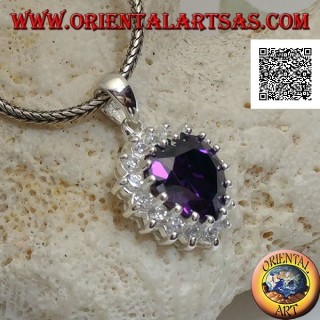 Ciondolo in argento con zircone color ametista a cuore incastonato contornato da zirconi bianchi