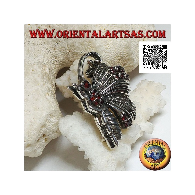 Broche en argent en forme de papillon de profil parsemé de marcassite et de grenats