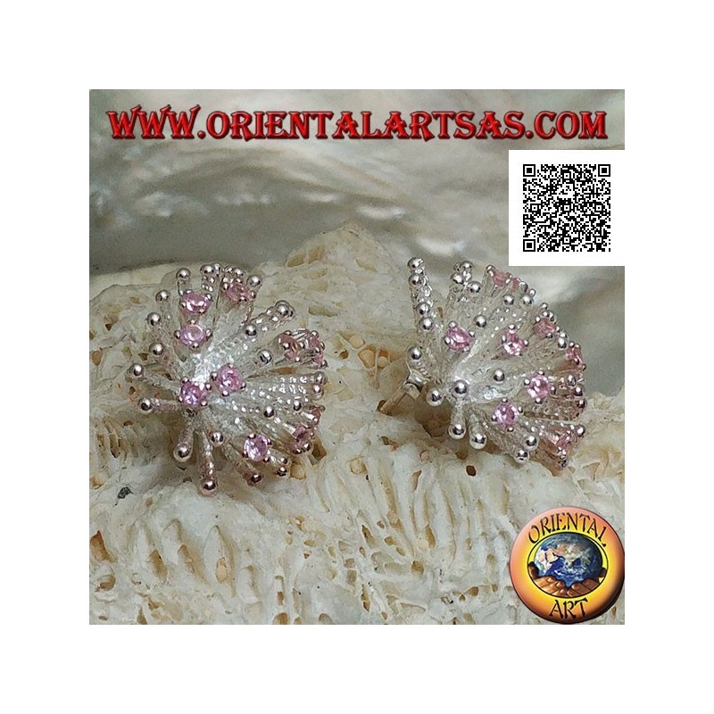 Pendientes de plata con lóbulos en forma de anémona de mar con acabado satinado y circonitas rosas.