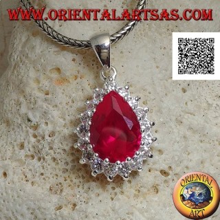 Colgante de plata con circón de color rubí en forma de gota rodeado de circonitas blancas