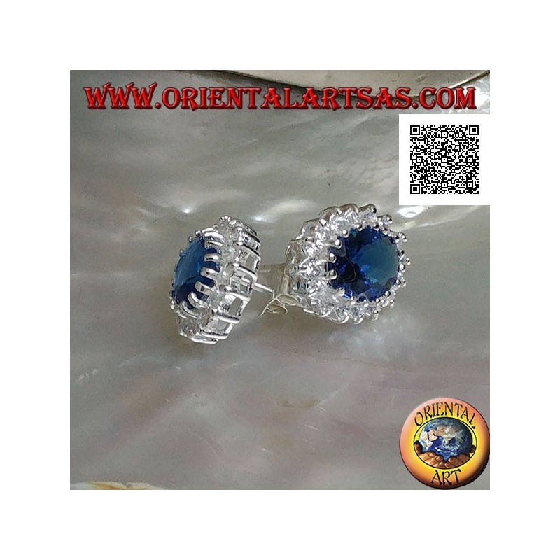 Pendientes de plata con circonitas ovaladas de zafiro engastadas con circonitas blancas.