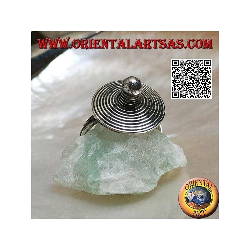 Bague en argent avec chapeau en spirale pointu fait main