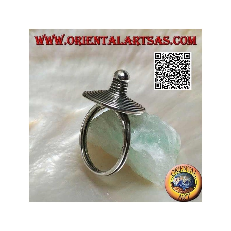 Bague en argent avec chapeau en spirale pointu fait main