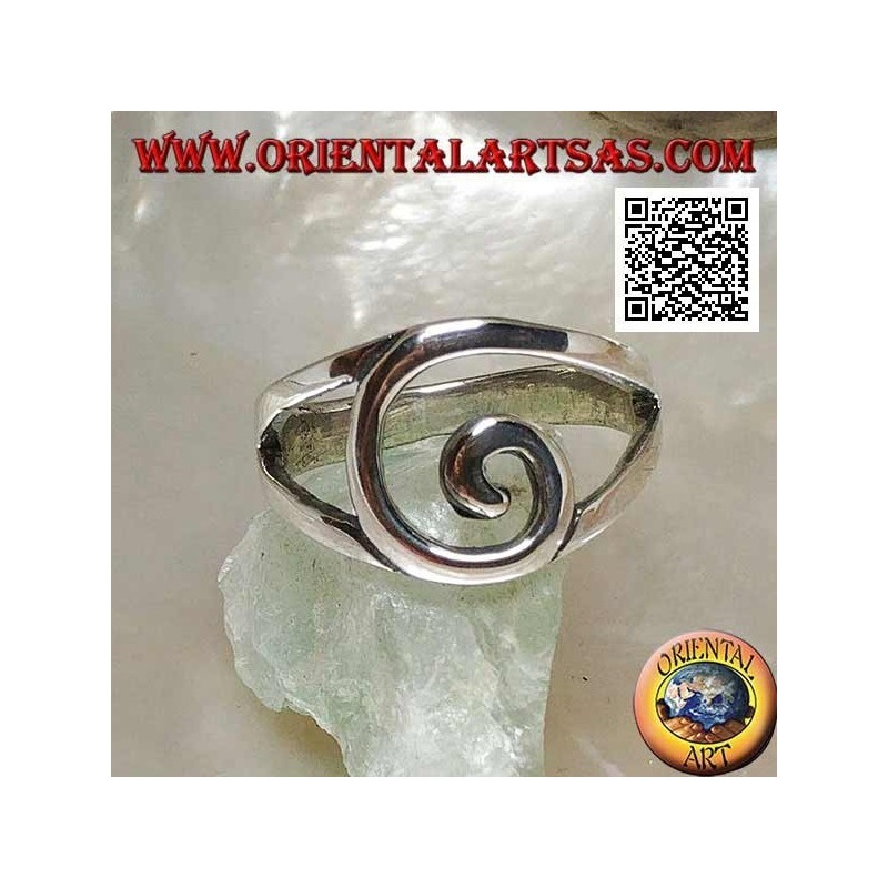 Anello in argento con filo a spirale centrale