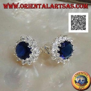 Boucles d'oreilles en argent avec zircon rond couleur saphir entouré de zircons blancs