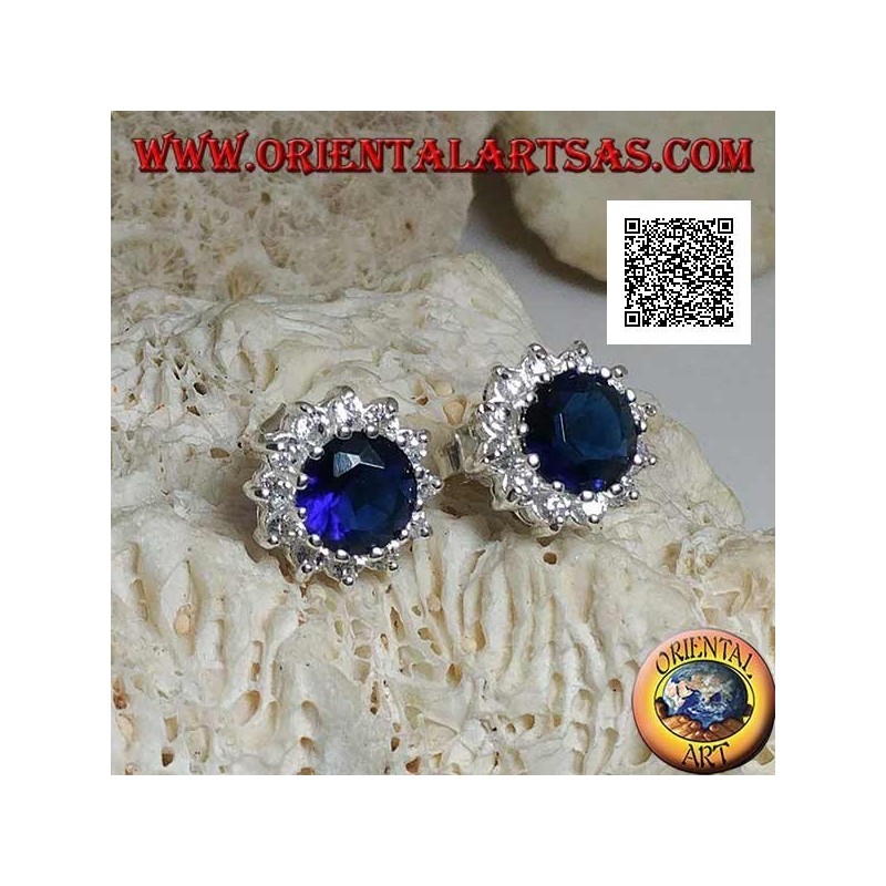Boucles d'oreilles en argent avec zircon rond couleur saphir entouré de zircons blancs