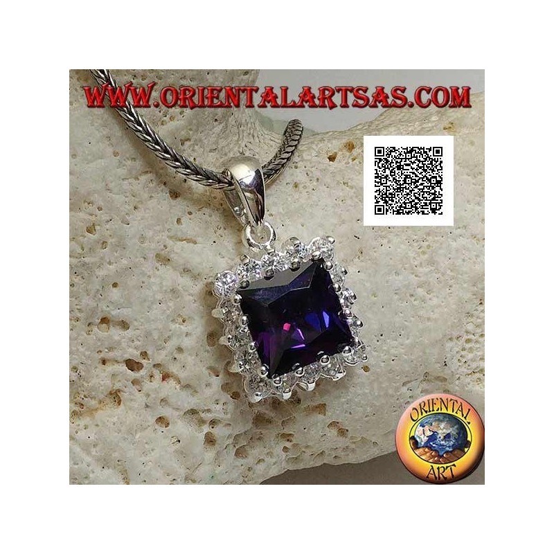 Ciondolo in argento con zircone color ametista quadrato incastonato contornato da zirconi bianchi