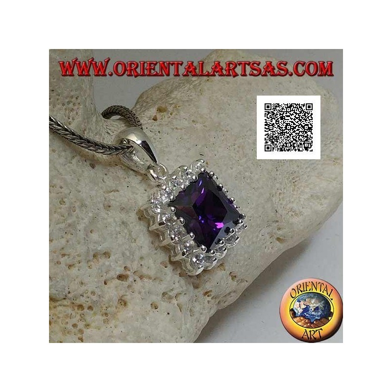 Ciondolo in argento con zircone color ametista quadrato incastonato contornato da zirconi bianchi