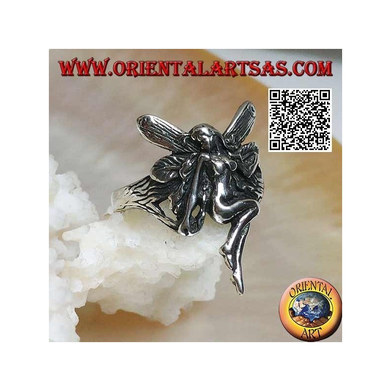 Bague en argent, fée volante en pose de vénération