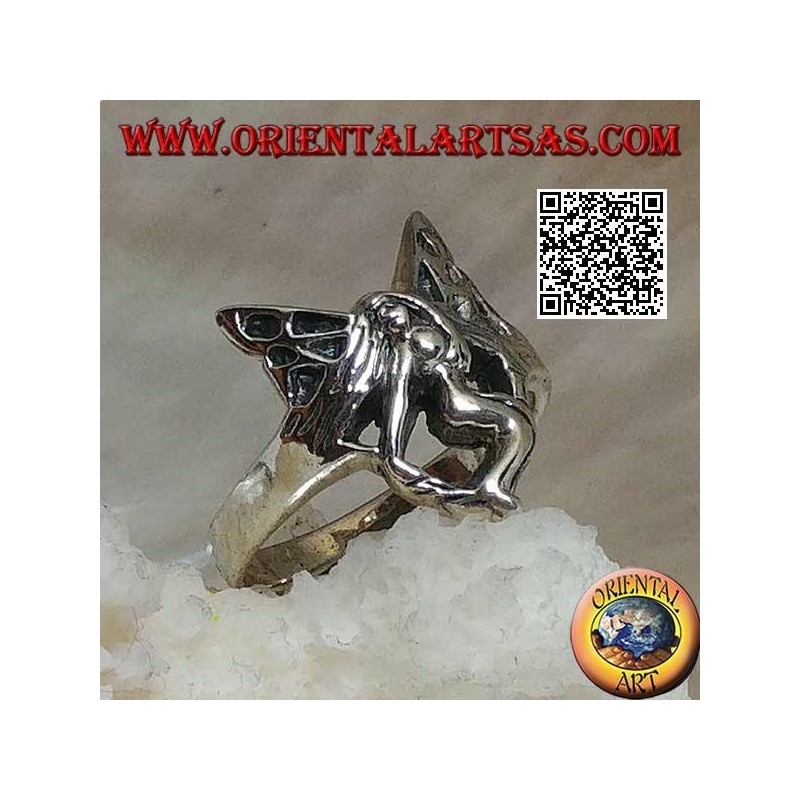 Anello in argento, fata in volo a tre quarti stilizzata