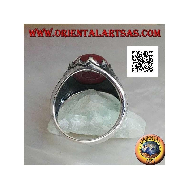 Silver ring with oval cabochon carnelian set and engraved decorations on the sides