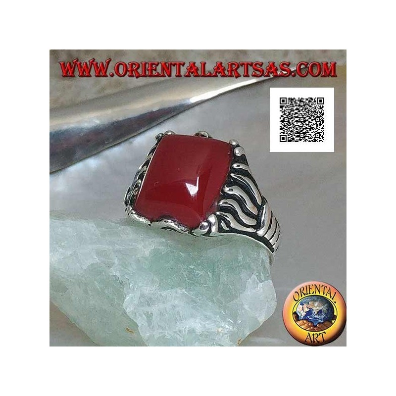 Silver ring with rectangular carnelian set in cabochon with lines engraved on the sides