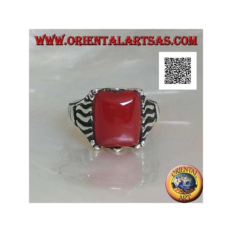 Silver ring with rectangular carnelian set in cabochon with lines engraved on the sides