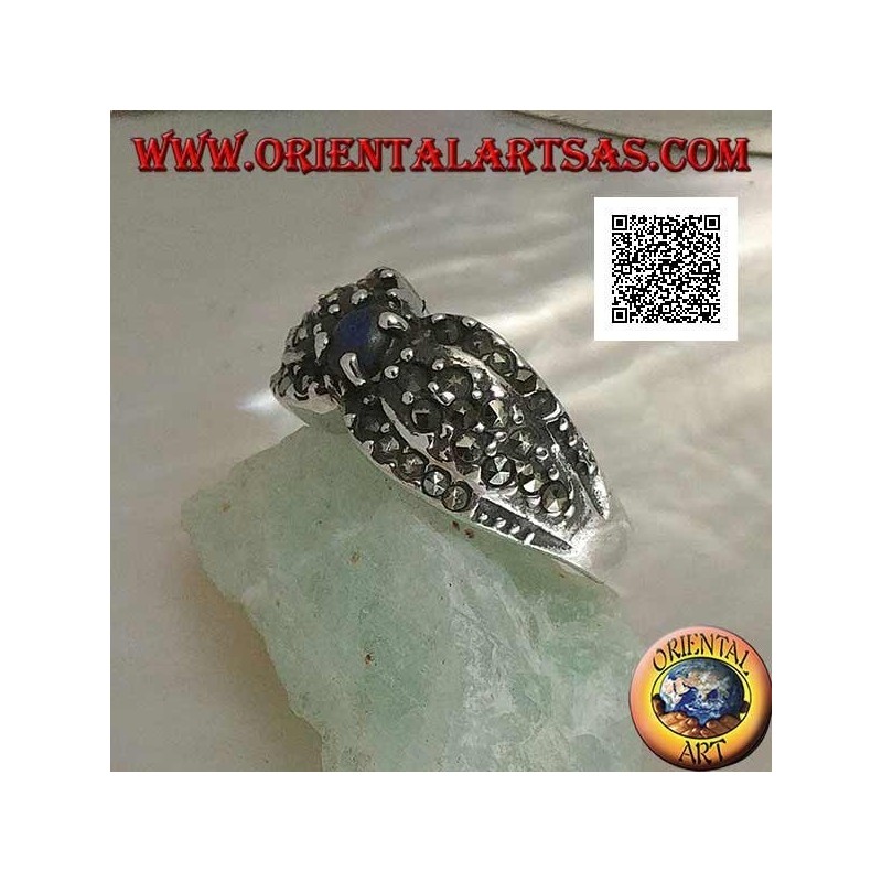 Silberring mit natürlichem rundem Lapislazuli in der Mitte zwischen zwei mit Markasit besetzten Tropfen