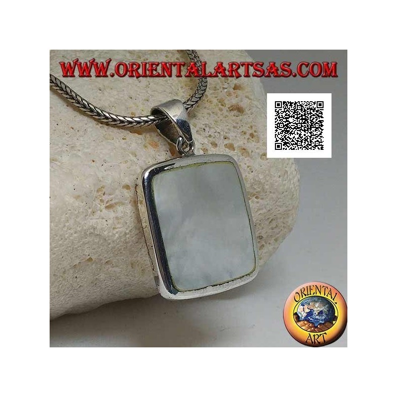 Silver pendant with square mother of pearl on a smooth and essential setting