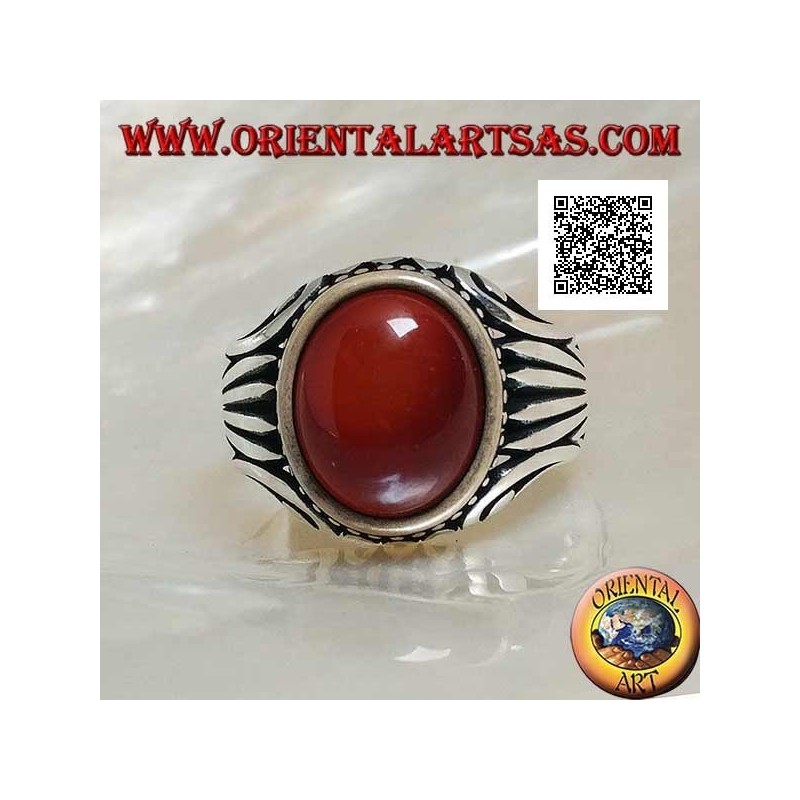Bague en argent avec cabochon ovale cornaline entouré de points et rayures gravés sur les côtés
