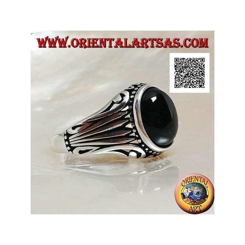 Silver ring with oval onyx cabochon surrounded by dots and stripes engraved on the sides