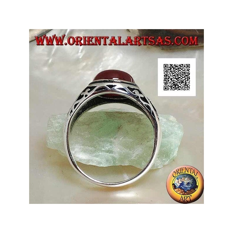 Silberring mit ovalem Cabochon-Karneol mit Gravuren und noch Relief an den Seiten