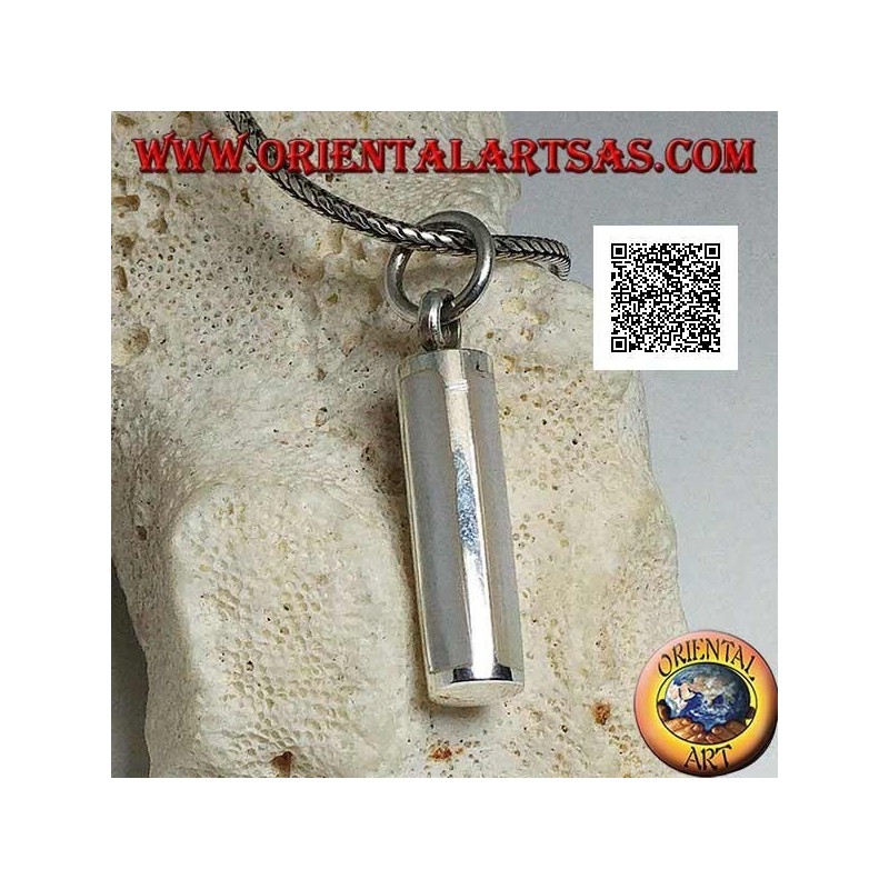Pendentif en argent de section cylindrique avec quatre nacres rectangulaires