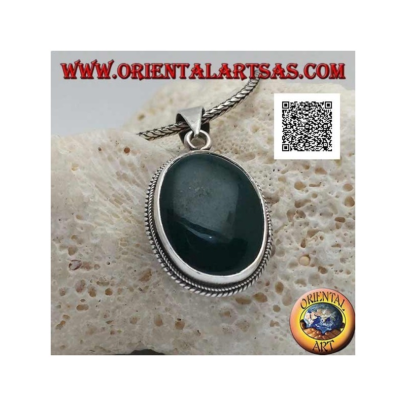Silver pendant with green hematite or oval blood stone surrounded by a thin weave