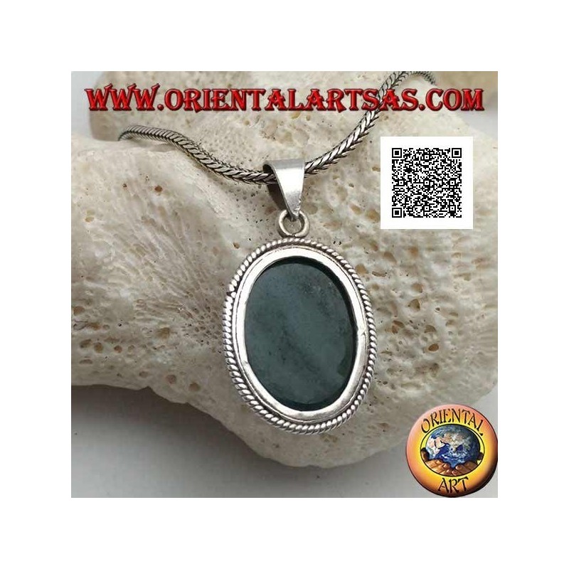 Ciondolo in argento con ematite verde o pietra del sangue ovale contornata da intreccio sottile