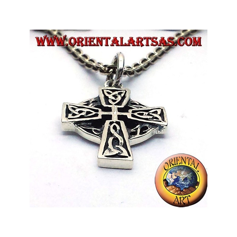 ciondolo Croce celtica con nodo  in argento