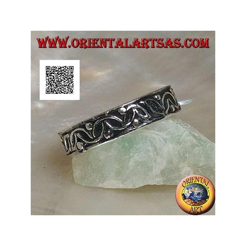 Ring in silver with half-circles intersected and high-relief balls