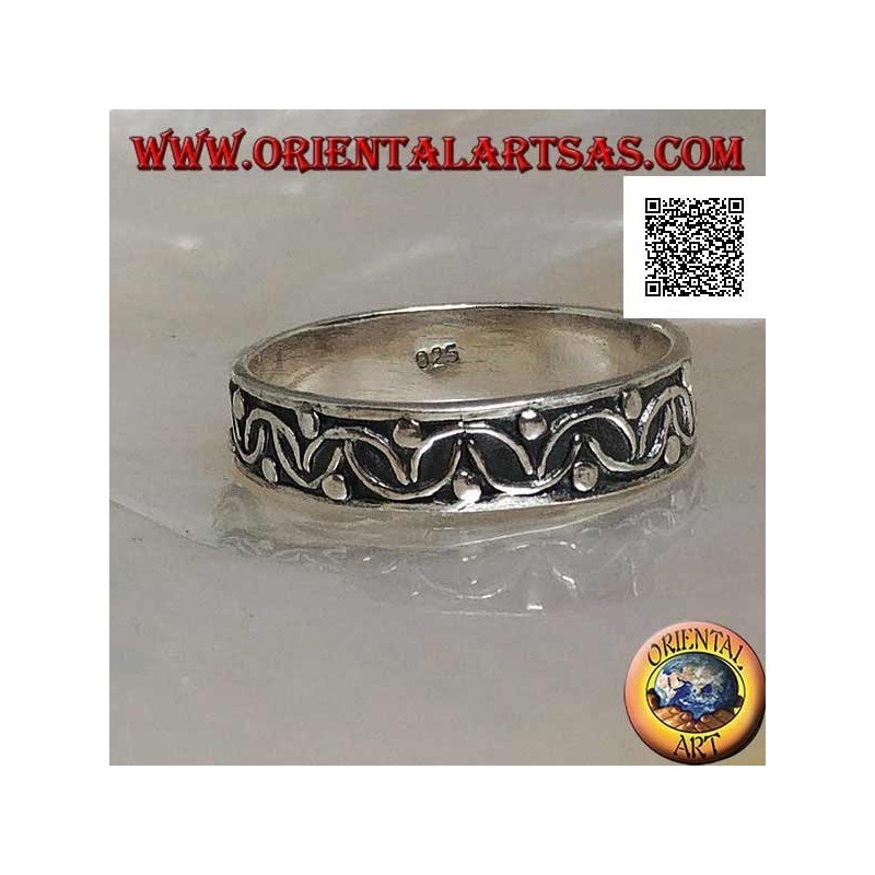 Ring in silver with half-circles intersected and high-relief balls