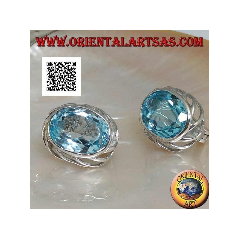Silberne Ohrringe mit blauem ovalem Topas mit durchbrochenem Gewebe an den Seiten und Hebelverschluss
