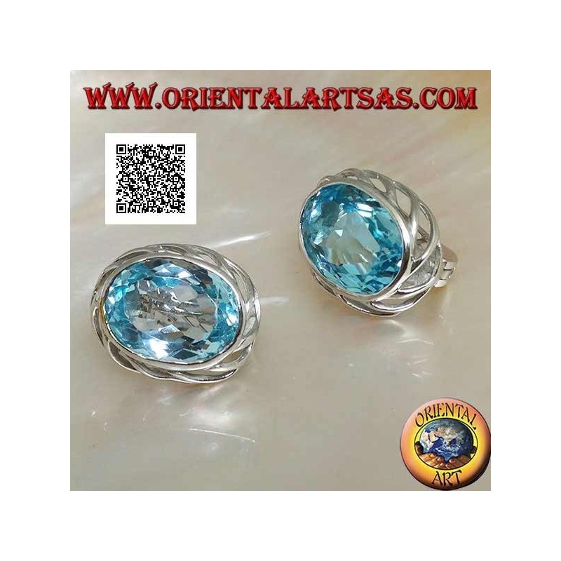 Silberne Ohrringe mit blauem ovalem Topas mit durchbrochenem Gewebe an den Seiten und Hebelverschluss