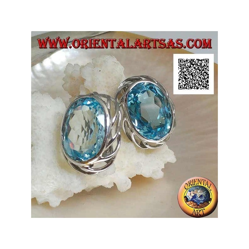 Orecchini in argento a lobo con blu topazio ovale su con intreccio traforato sui lati e chiusura a leva