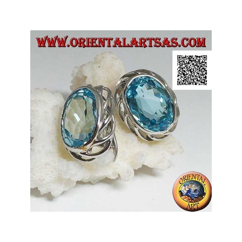 Orecchini in argento a lobo con blu topazio ovale su con intreccio traforato sui lati e chiusura a leva