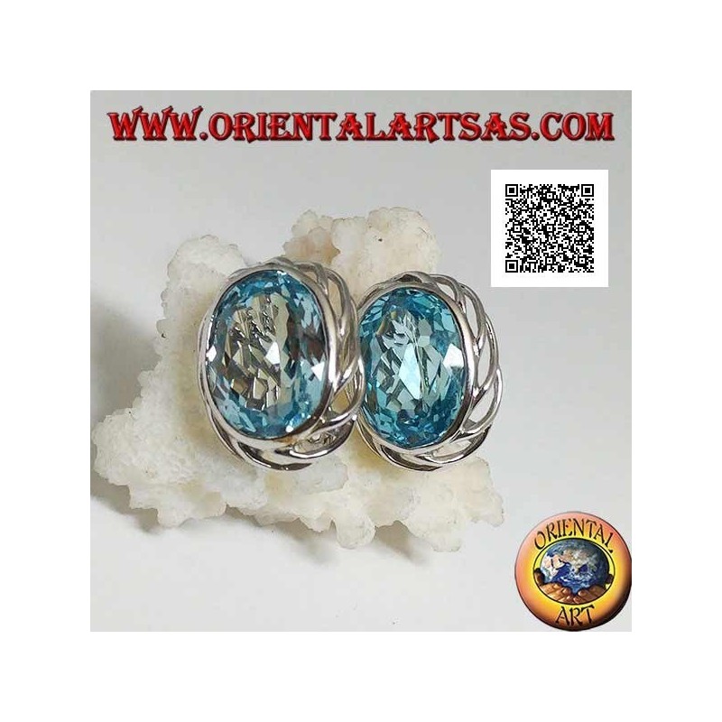 Silberne Ohrringe mit blauem ovalem Topas mit durchbrochenem Gewebe an den Seiten und Hebelverschluss