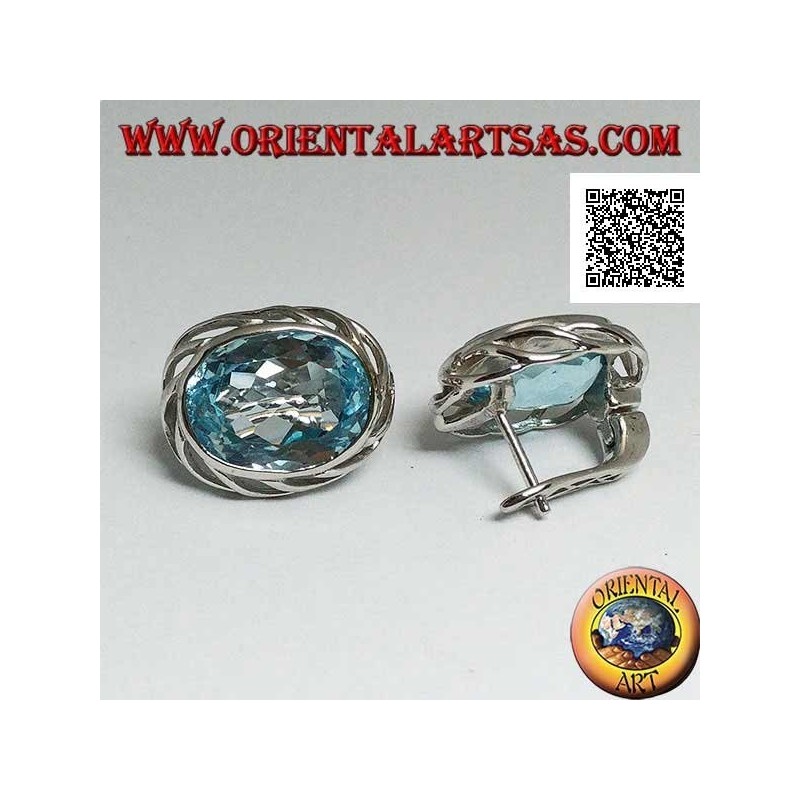 Orecchini in argento a lobo con blu topazio ovale su con intreccio traforato sui lati e chiusura a leva