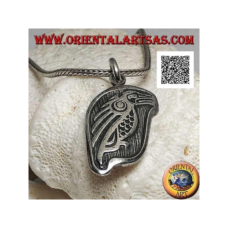 Medalla de plata colgante con cóndor (ave sagrada del pueblo inca) en perfil en alto relieve