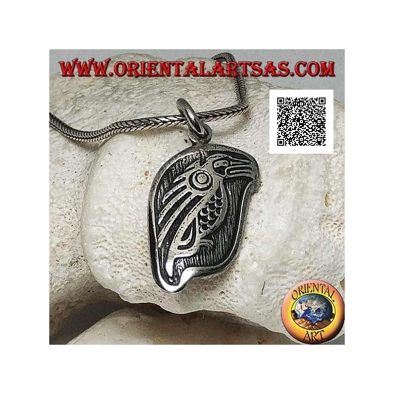 Medalla de plata colgante con cóndor (ave sagrada del pueblo inca) en perfil en alto relieve