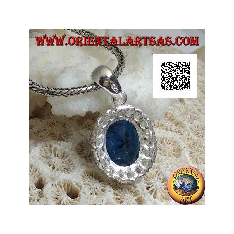 Ciondolo in argento con zircone color zaffiro ovale incastonato contornato da zirconi bianchi