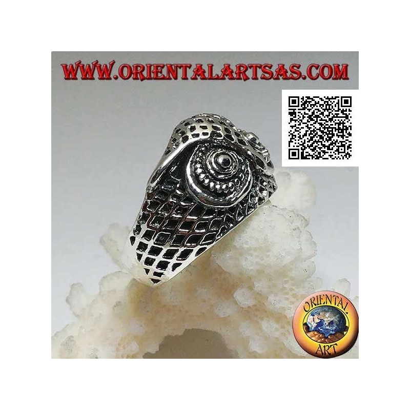 Anillo de plata con forma de cabeza de búho con ojos decorados con tallas