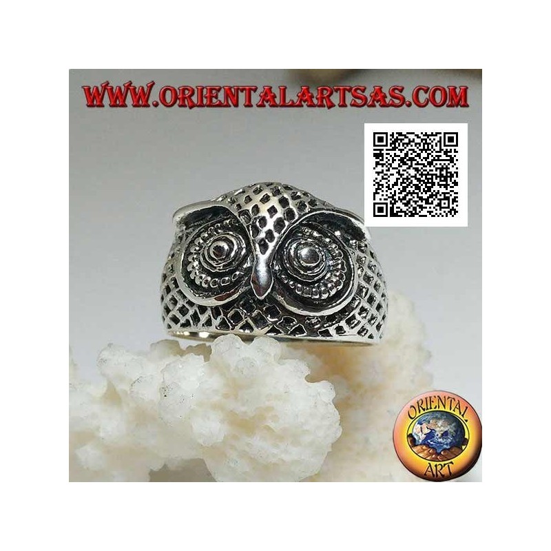 Anello in argento a forma di testa di gufo con occhi decorati a intagli