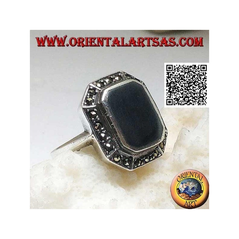Silberring mit rechteckigem Onyx an den Ecken abgeschrägt, umgeben von Markasit