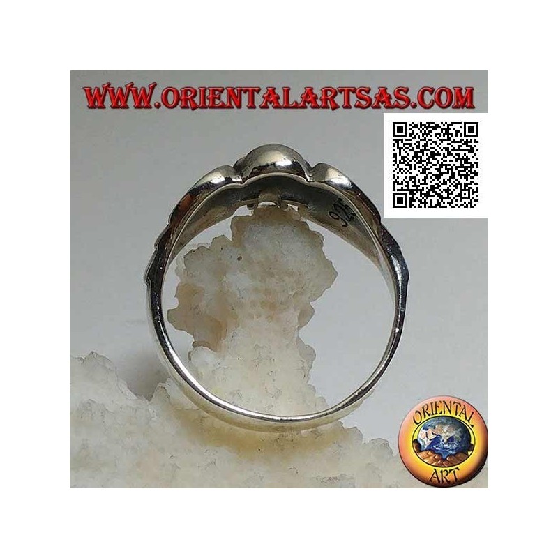 Anillo de plata, calavera sin mandíbula entre las alas