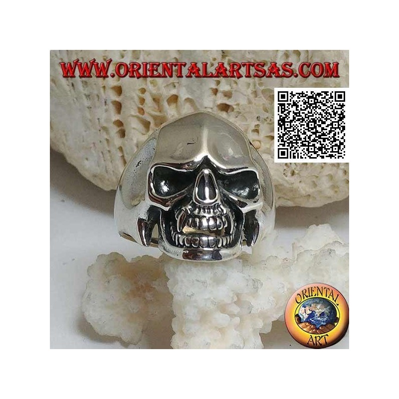 Silver ring, vampire skull with sharp canine teeth and concave temples