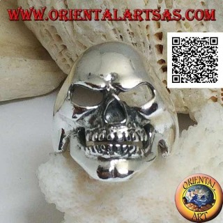 Silver ring, smiling smooth skull with dimple on the chin